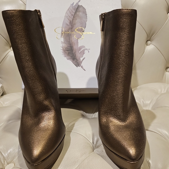 Jessica Simpson almond toe ankle boot.  Bronze color with a side zip - Picture 4 of 5